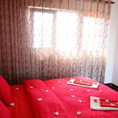 Vila Floarea Etiquette كوستِنيست المظهر الخارجي الصورة