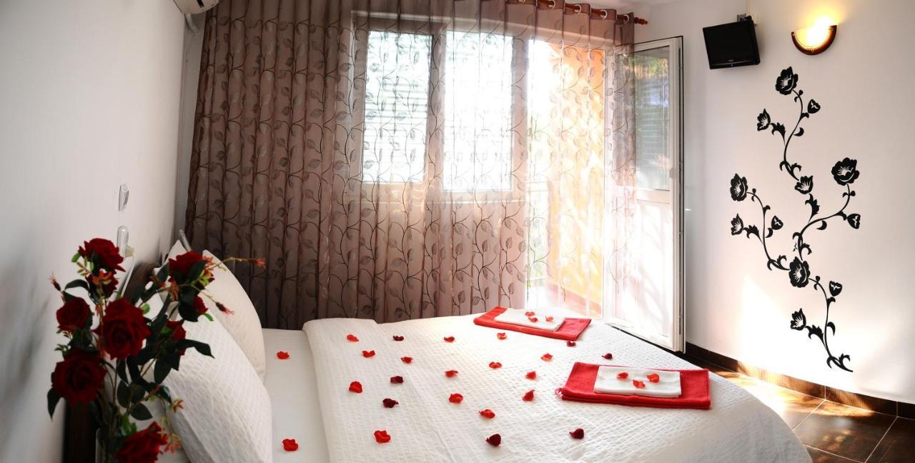 Vila Floarea Etiquette كوستِنيست المظهر الخارجي الصورة